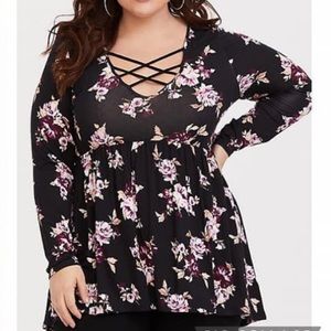 Torrid size 1 strappy super soft top EUC